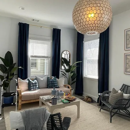 New! Stylish 1900S Renovated Duplex Apartment Building Near Forsyth & River St
